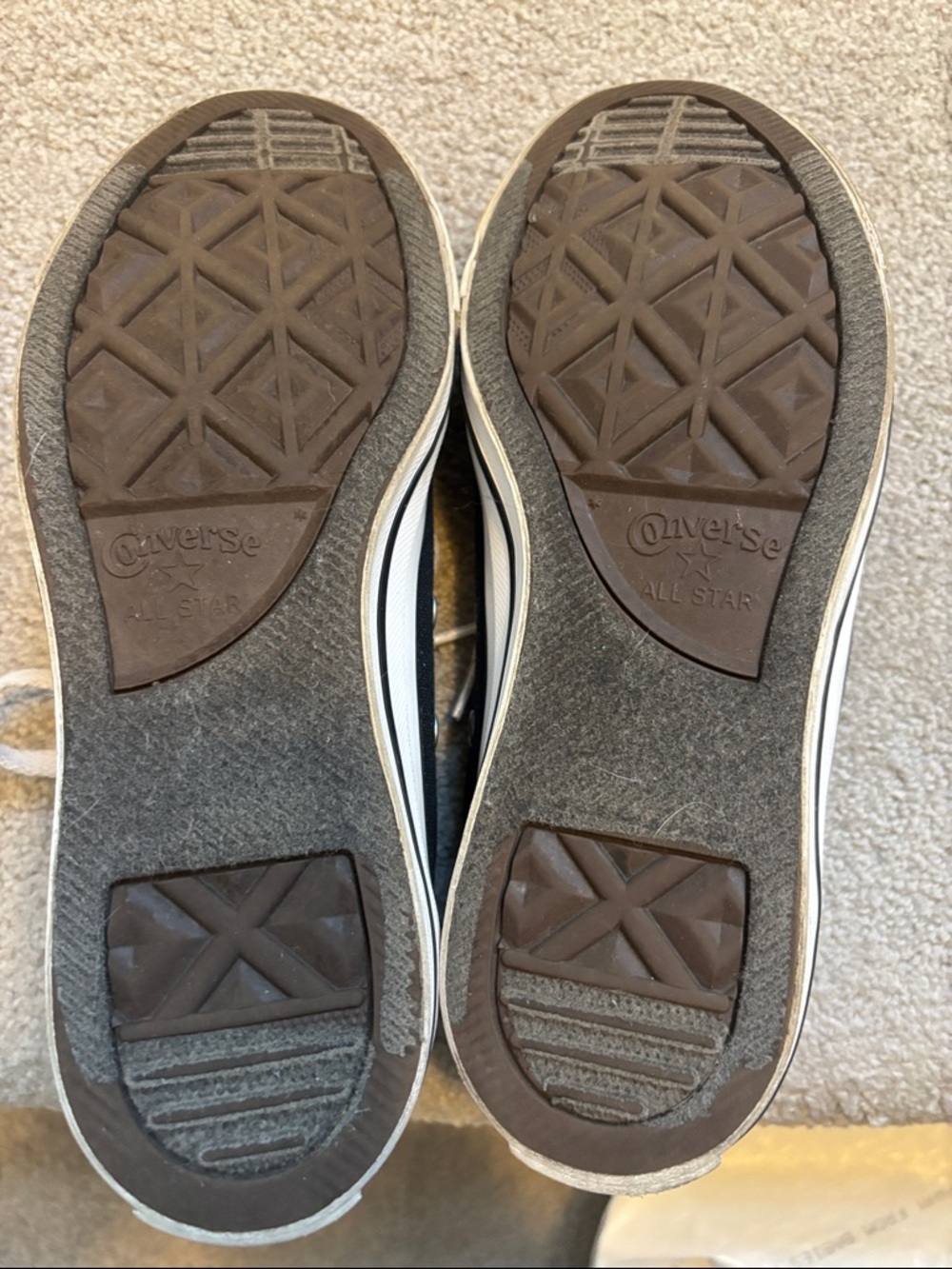 Women’s size 7 Converse all stars. EUC - Picture 4 of 5